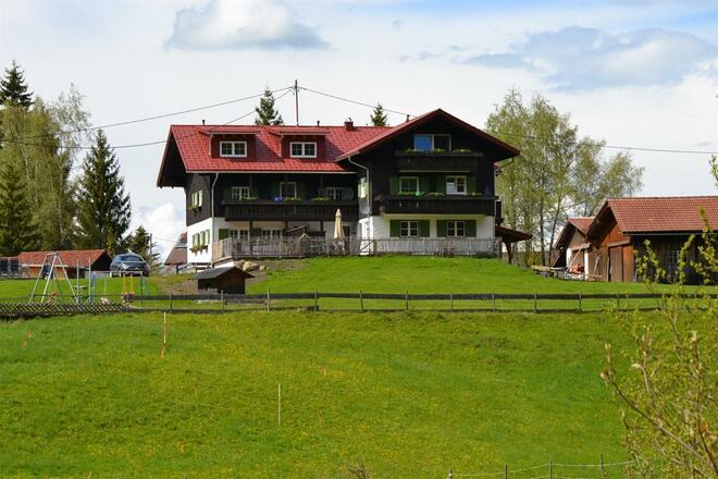 Das Haus vom Golplatz aus