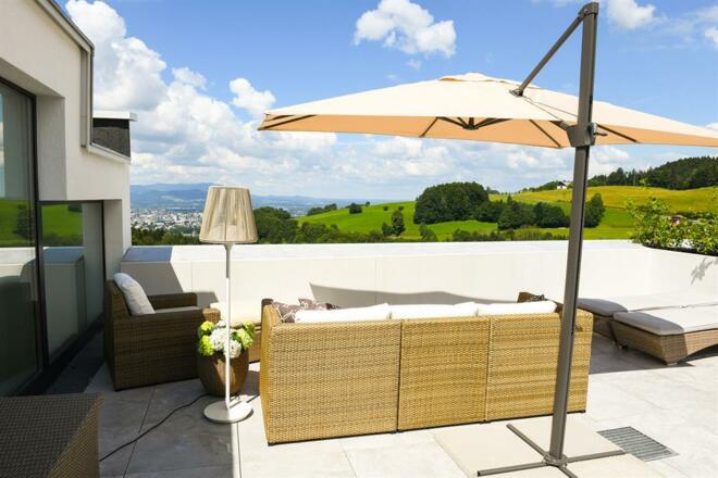 Dachterrasse mit Loungegarnitur