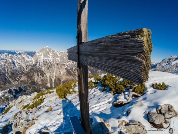 Kleines, feines Gipfelkreuz auf dem Vorderberghorn.