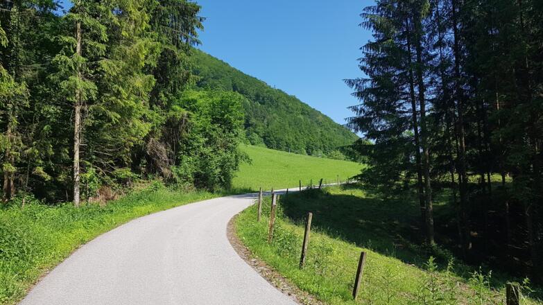 Auffahrt am Knappenweg - einsame Straßen