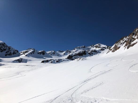 Rückblick zum Übergang im rechten Teil des Bildes vom Steinschlagtal aus gesehen. Links müsste das Quelljoch im Bild sein.