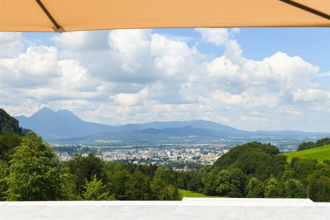 Blick auf Salzburg von der Dachterrasse