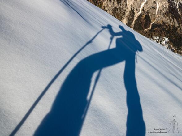 Dann erreicht auch uns die Sonne und wirft lange Schatten.