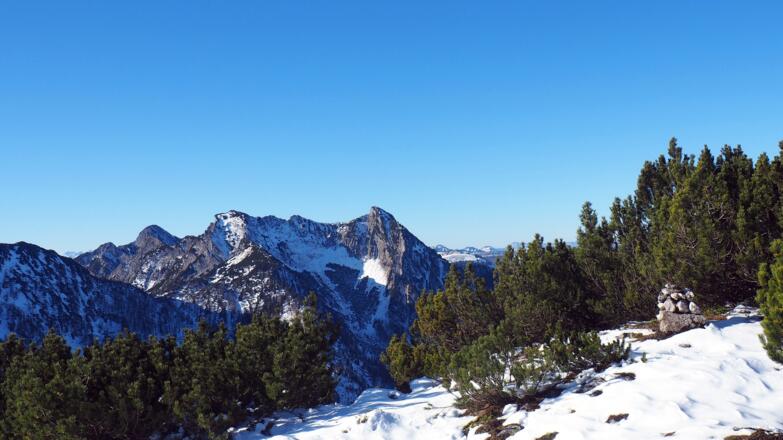 Steinmandl Jodlstein (1585m) mit Bergwerks- und Rettenkogel