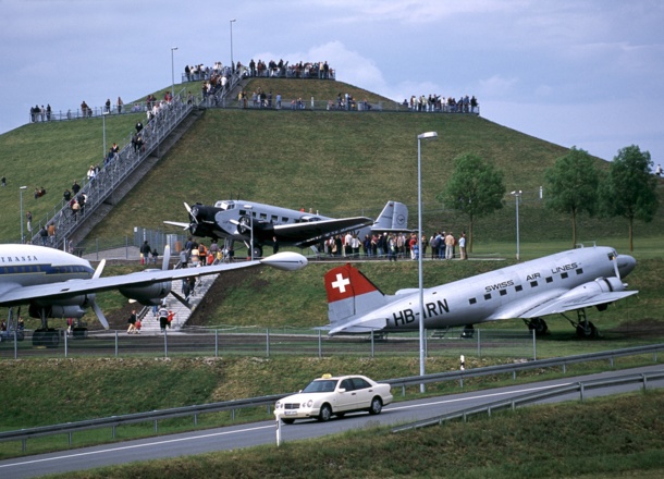 Besucherpark am Flughafen München, Blick auf Besucherhügel