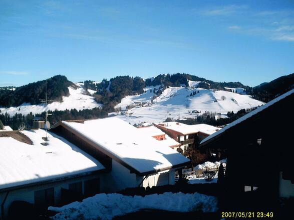 Blick ans Hündle und ins Dorf