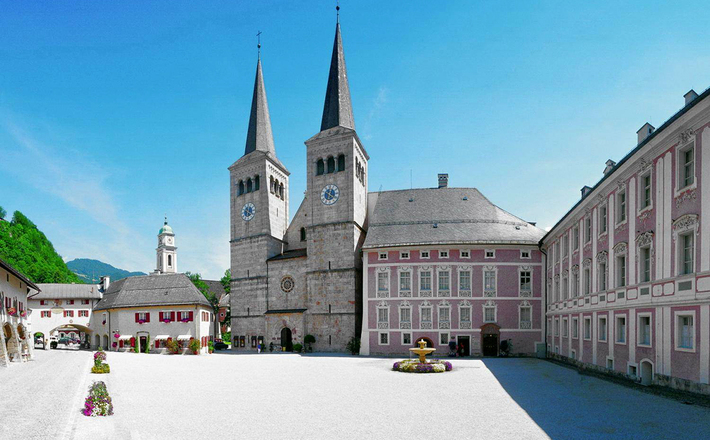 Die Stiftskirche Berchtesgaden und das Königliche Schloss