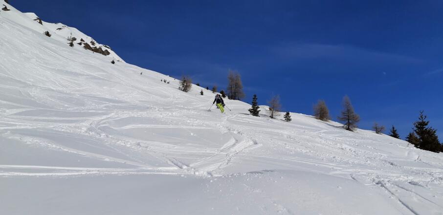 Traumhaftes Skigelände, zwischen 25 und 30° steil und gut strukturiert.