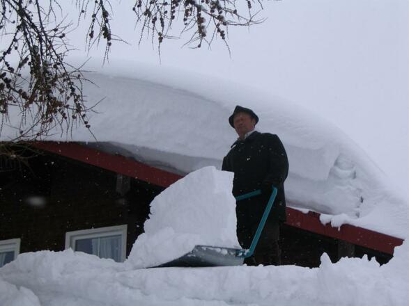 Wintersport - Schneeschippen