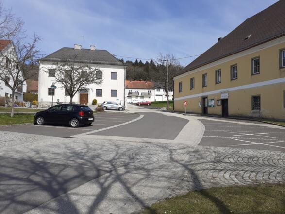 Start am Ortsplatz Eidenberg
