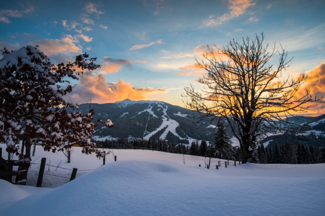 Winterbauer Sonnenuntergangsstimmung