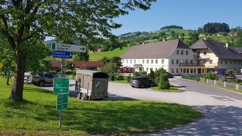 nach Ertl geht es rechts Richtung Tiefenbach in den Königgraben