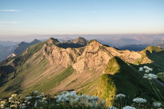 Blick von der Sünserspitze zu den Damülser Bergen