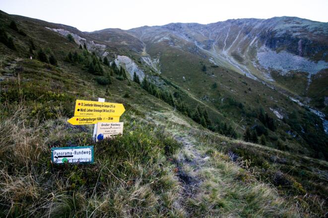 Vorne rechts sieht man schon den SW-Grat