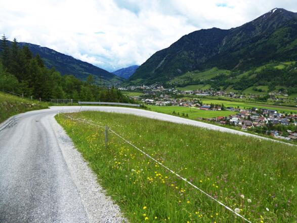 Fahrt Richtung Talsohle. Im Hintergrund Bad Hofgastein.