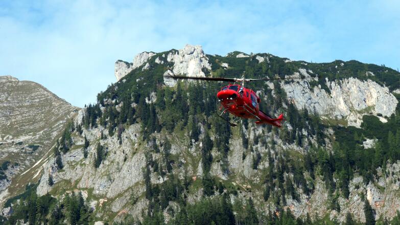 Es wurden Lawinenverbauungen hochgeflogen von ~2410m.