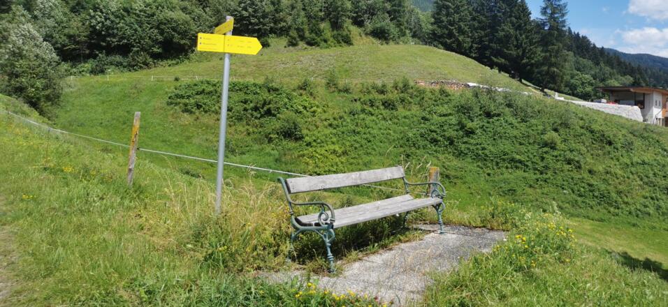 Aussichtsbankerl oberhalb vom BergBaur