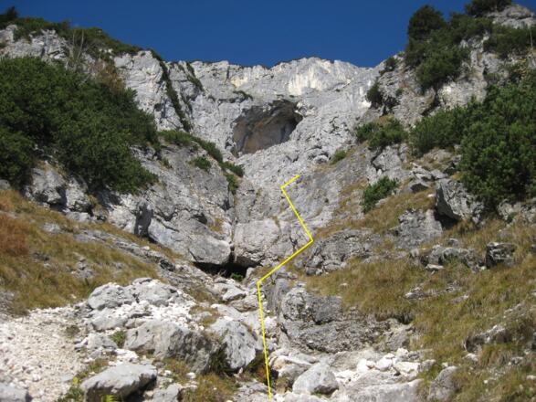 Zustieg im Graben Richtung Naturfreundehöhle