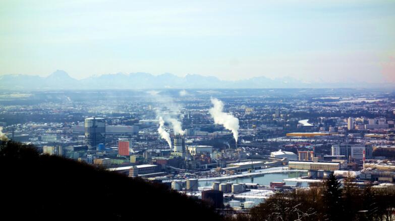 Abstieg: Traunstein und Höllengebirge vom Güterweg