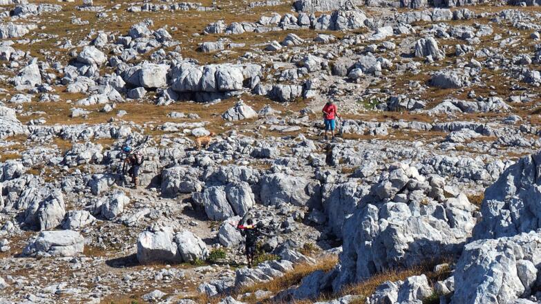 Biker, die ihr Rad (2300 m) zeitweise schleppen???