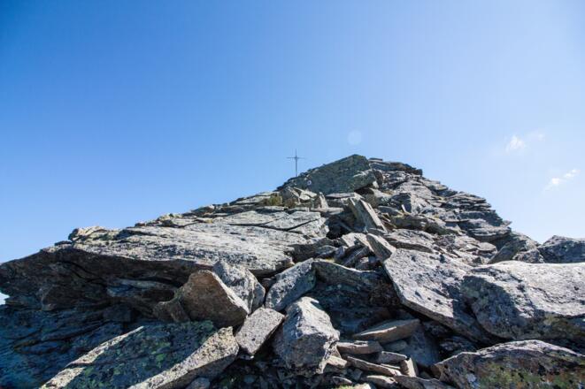 Über Feldblöcke vollends zum Gipfel