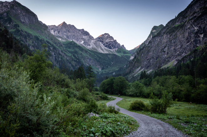 Im Oytal, der Blick fällt auf den Großen und Kleinen Wilden.