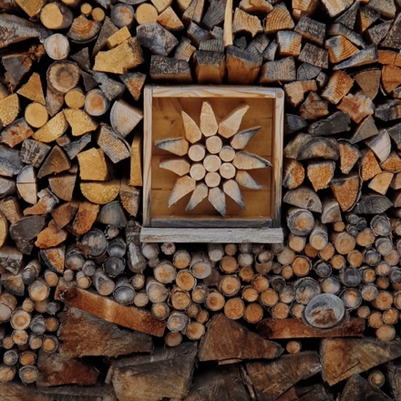 Netter Holzstapel