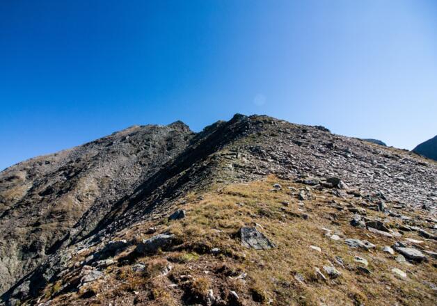 Auf dem Gratrücken entlang