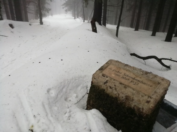Gr. Schwedenschanze am Hauptmannsberg mit Gratweg