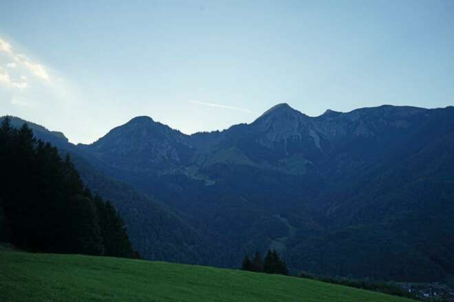 Blick zum Geigelstein (rechts)  und Breitenstein (links) vom Berggasthof Streichen aus