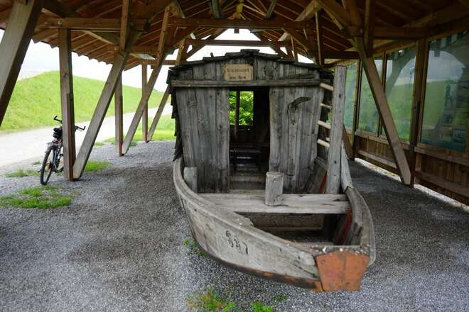 Innschifffahrts Plätte am Innufer