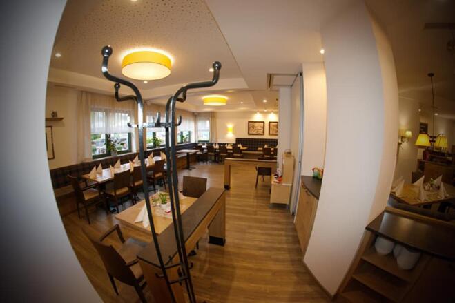 33469226_205194380272719_5338643575833886720_n