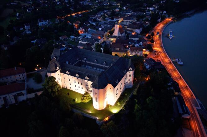 Schloss Greinburg bei Nacht