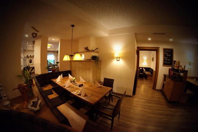 33786544_205194276939396_4724658076517400576_n