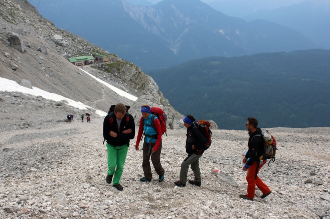 Aufstieg über Geröllhänge zum Klettersteig