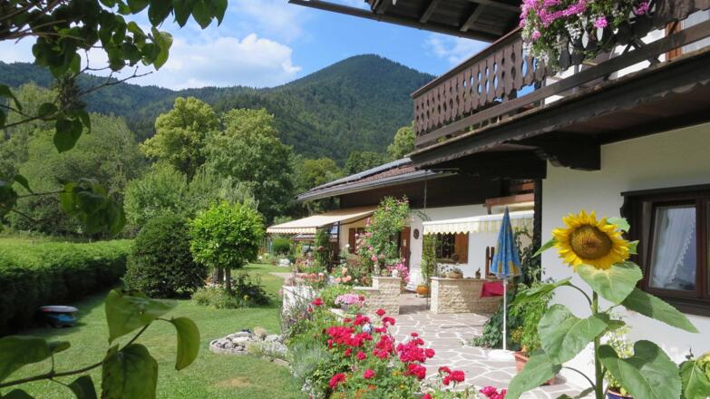 Terasse ; Garten; Blick auf den Hirschberg