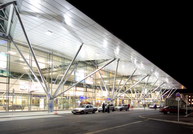 Hauptbahnhof_Nacht(c)StadtLinz.jpg