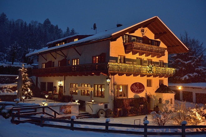 Winter in Birkenstein Alte Bergmühle im Schnee