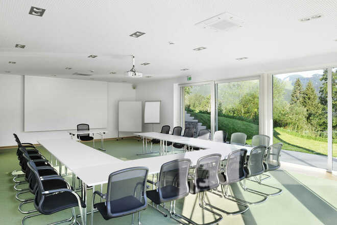 Seminarraum mit Blick in die Natur