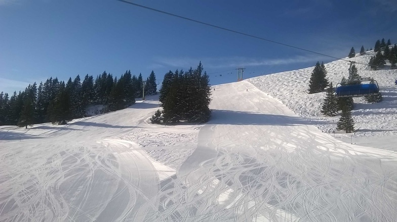 Die Skigebiete Sudelfeld und Spitzingsee sind nur wenige Fahrminuten von unserem Ferienhaus entfernt.
