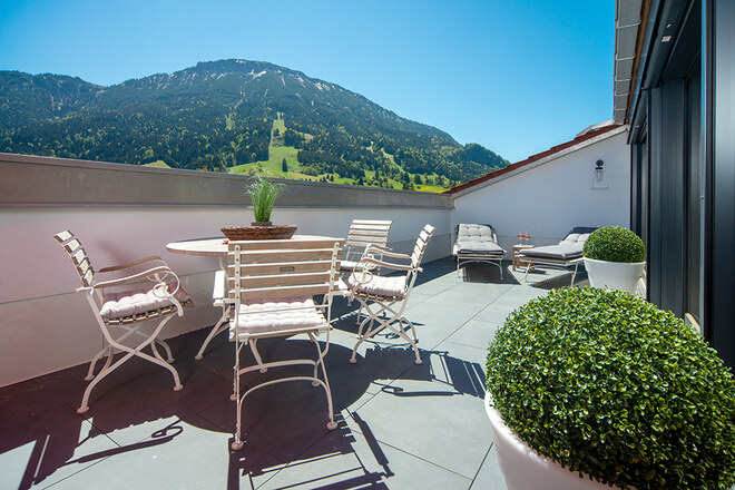 Dachterrasse mit Blick auf den Breitenberg