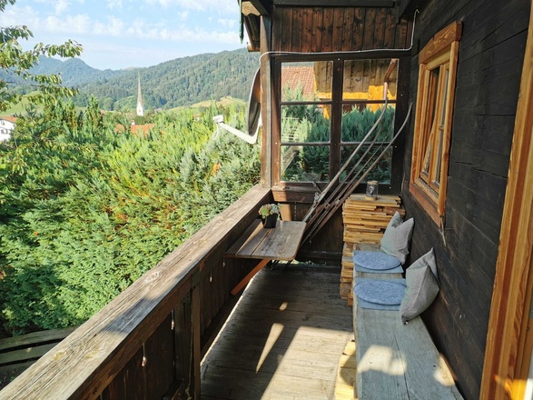 Hütteneingang mit Balkon