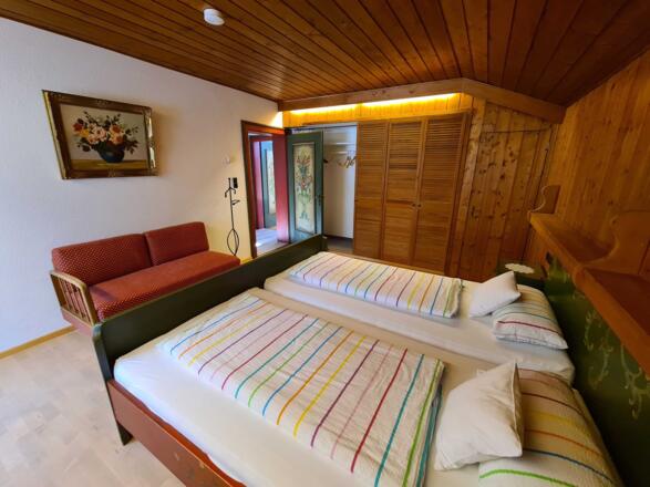 gr. Schlafzimmer