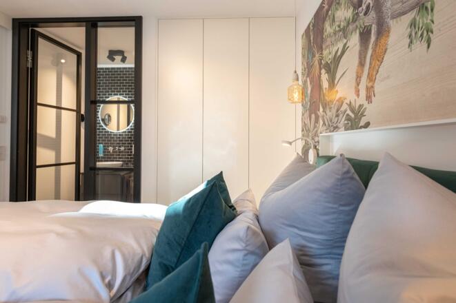 Schlafzimmer mit Bad ensuite