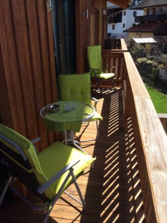 Der sonnige Balkon mit Blick auf den Wallberg..