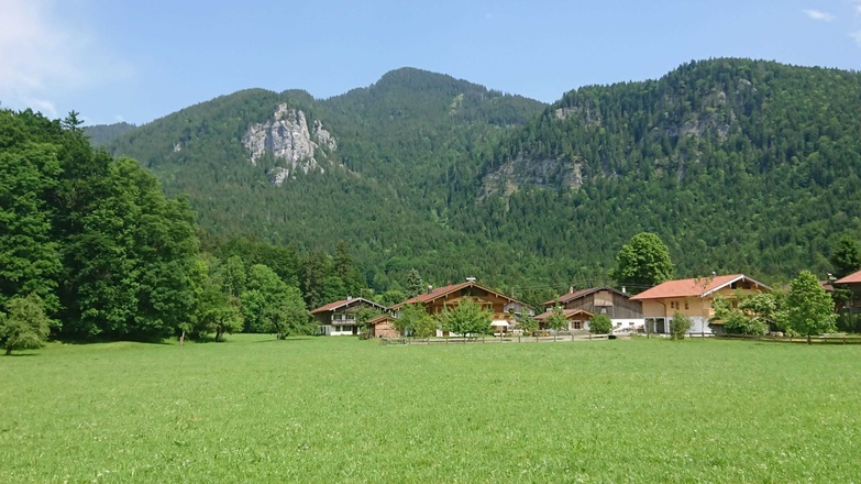 https://d1pgrp37iul3tg.cloudfront.net/objekt_pics/obj_full_109112_006.jpg