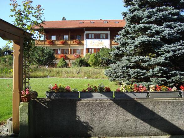 https://d1pgrp37iul3tg.cloudfront.net/objekt2_pics/obj_full_31404_005.jpg