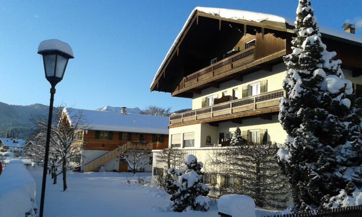 Gästehaus u. Neubau von NO