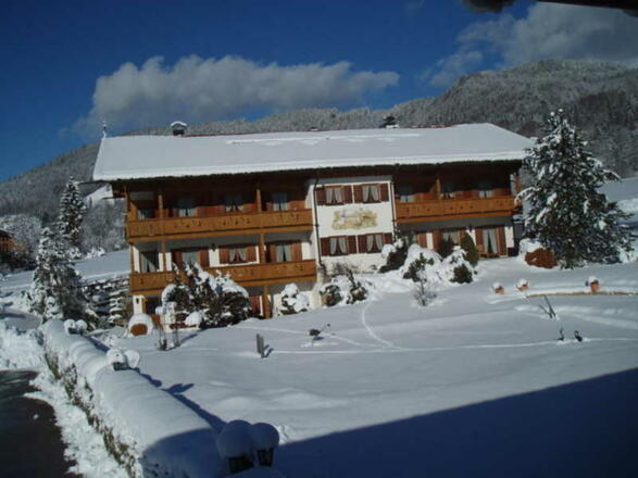 www.gaestehaus-ludwig-thoma.de Tel.: 08022/92150