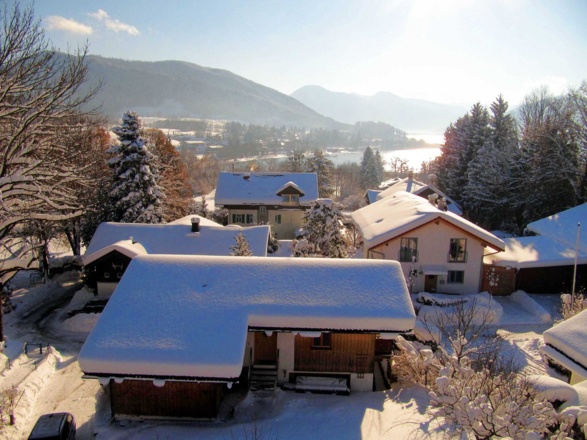Blick auf FeWo, See und Neureuth